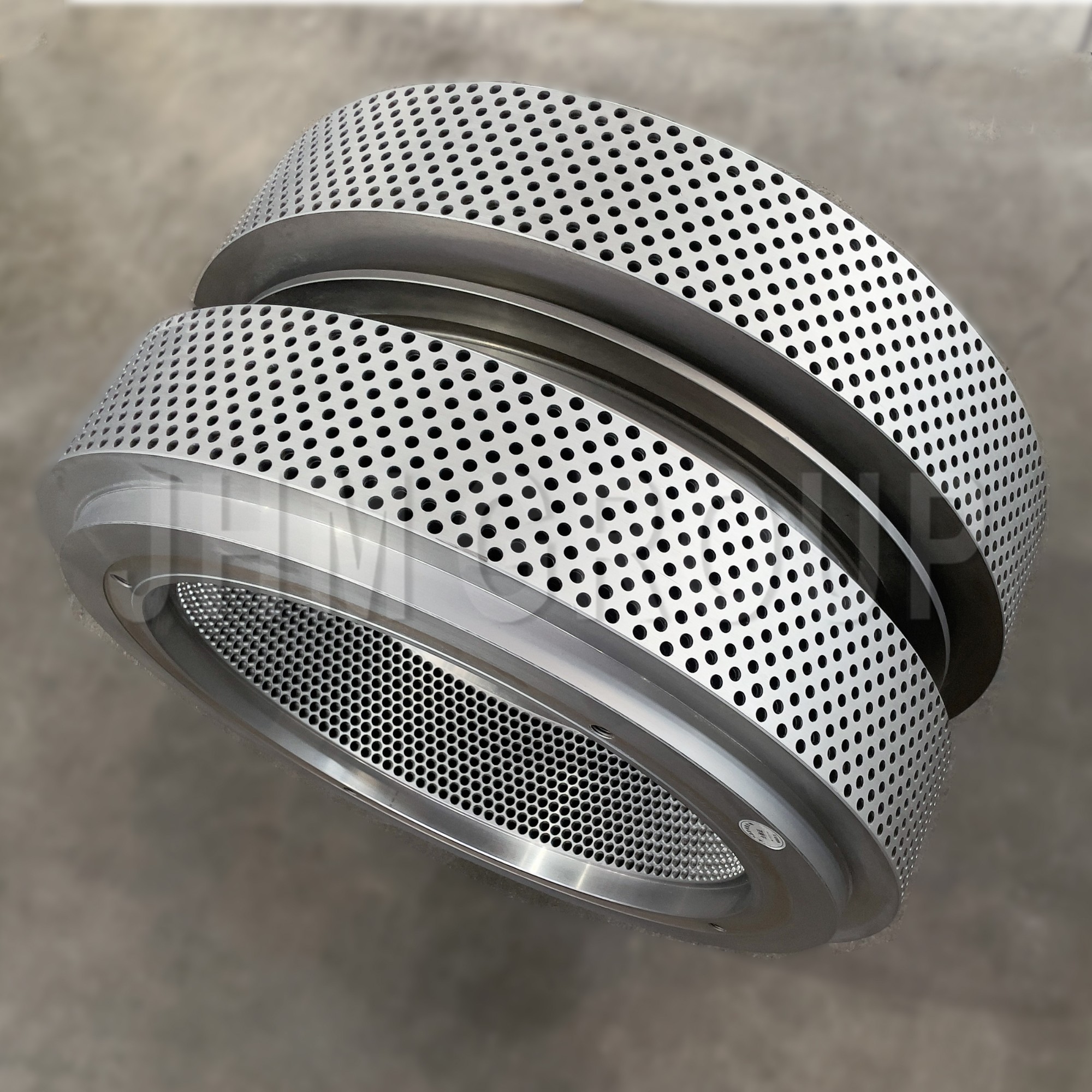 Biomass pellet die