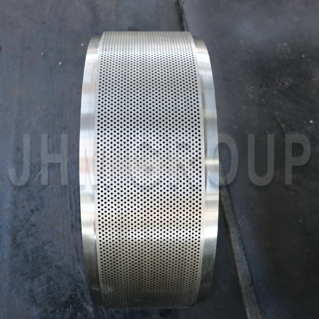 Pigeon feed pellet die